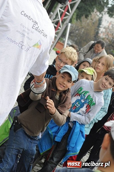 Zdjęcie w galerii na portalu naszraciborz.pl: Dziedziniec zamku zamienił się w wielkie naukowe laboratorium wiadomości z regionu