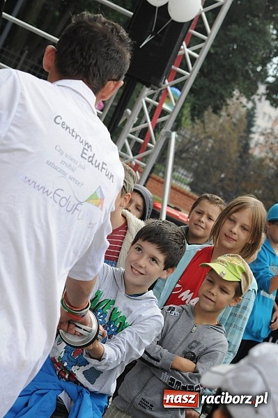 Zdjęcie w galerii na portalu naszraciborz.pl: Dziedziniec zamku zamienił się w wielkie naukowe laboratorium wiadomości z regionu