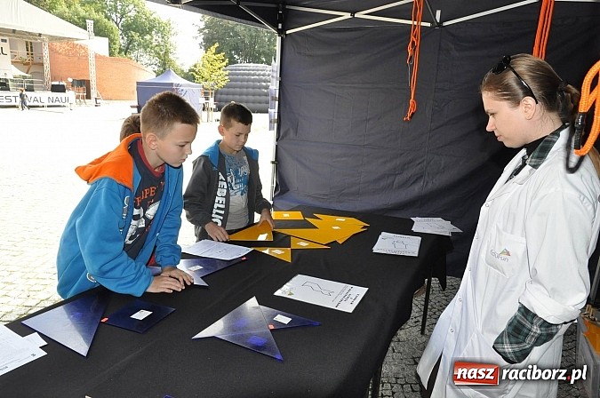 Zdjęcie w galerii na portalu naszraciborz.pl: Dziedziniec zamku zamienił się w wielkie naukowe laboratorium wiadomości z regionu