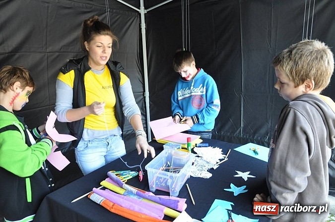 Zdjęcie w galerii na portalu naszraciborz.pl: Dziedziniec zamku zamienił się w wielkie naukowe laboratorium wiadomości z regionu