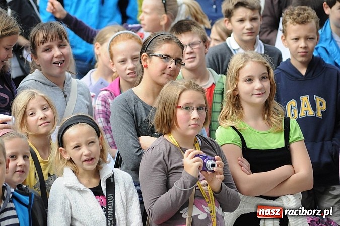 Zdjęcie w galerii na portalu naszraciborz.pl: Dziedziniec zamku zamienił się w wielkie naukowe laboratorium wiadomości z regionu