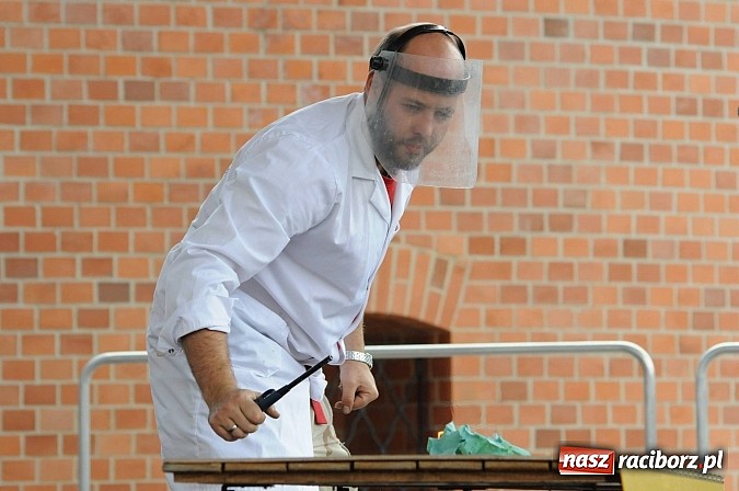 Zdjęcie w galerii na portalu naszraciborz.pl: Dziedziniec zamku zamienił się w wielkie naukowe laboratorium wiadomości z regionu