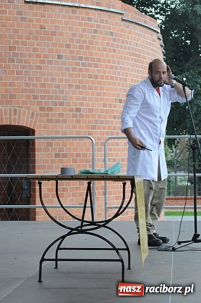 Zdjęcie w galerii na portalu naszraciborz.pl: Dziedziniec zamku zamienił się w wielkie naukowe laboratorium wiadomości z regionu