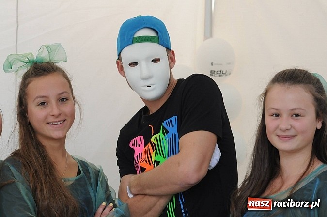 Zdjęcie w galerii na portalu naszraciborz.pl: Dziedziniec zamku zamienił się w wielkie naukowe laboratorium wiadomości z regionu