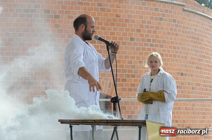 Zdjęcie w galerii na portalu naszraciborz.pl: Dziedziniec zamku zamienił się w wielkie naukowe laboratorium wiadomości z regionu
