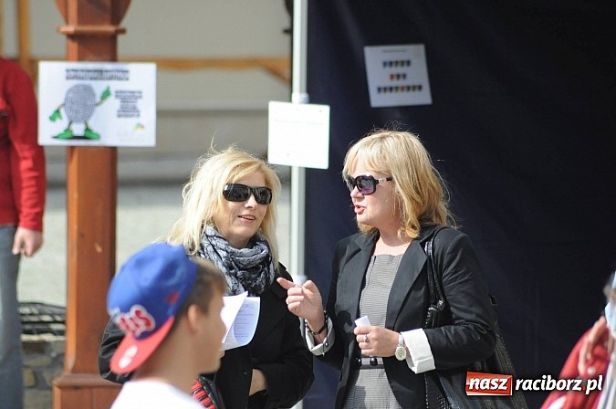 Zdjęcie w galerii na portalu naszraciborz.pl: Dziedziniec zamku zamienił się w wielkie naukowe laboratorium wiadomości z regionu