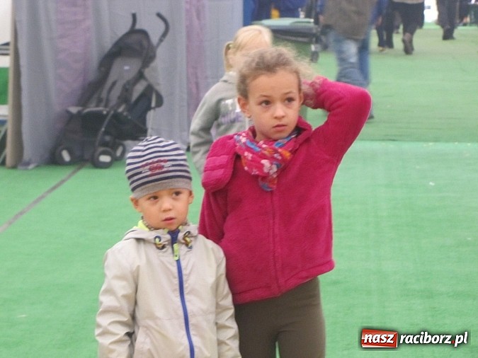 Zdjęcie w galerii na portalu naszraciborz.pl: Tłumy piwoszy na Oktoberfest w Szymocicach wiadomości z regionu