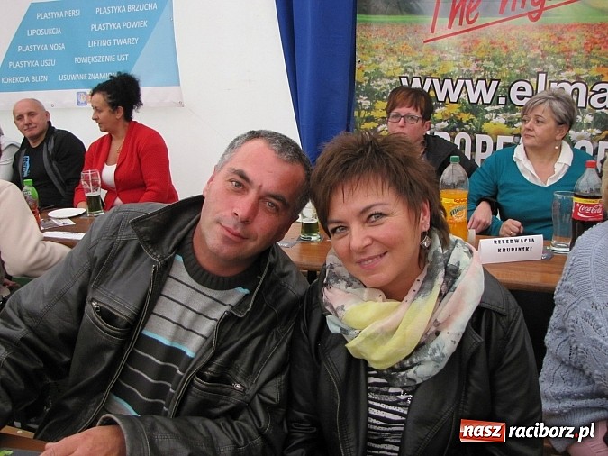 Zdjęcie w galerii na portalu naszraciborz.pl: Tłumy piwoszy na Oktoberfest w Szymocicach wiadomości z regionu