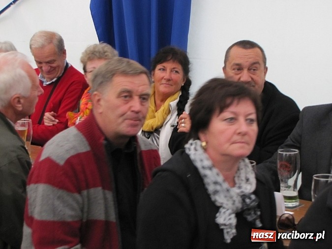 Zdjęcie w galerii na portalu naszraciborz.pl: Tłumy piwoszy na Oktoberfest w Szymocicach wiadomości z regionu