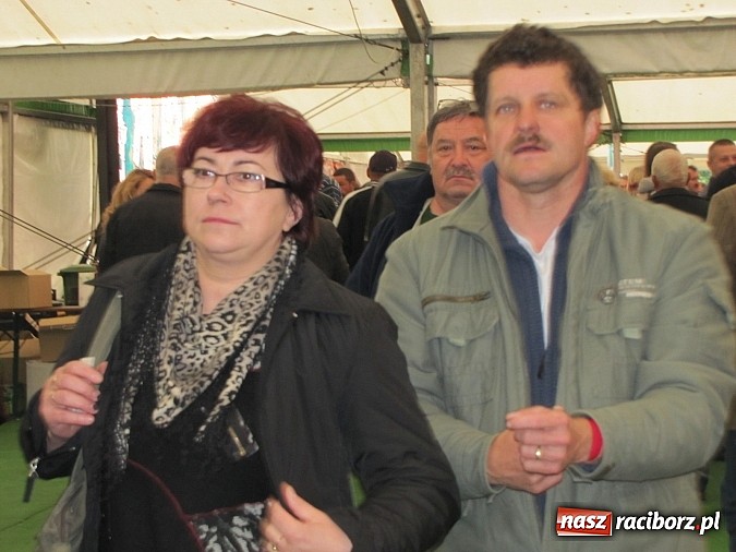 Zdjęcie w galerii na portalu naszraciborz.pl: Tłumy piwoszy na Oktoberfest w Szymocicach wiadomości z regionu