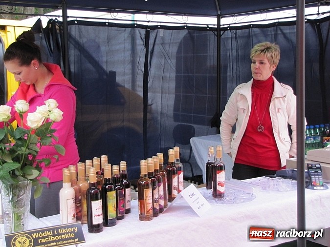 Zdjęcie w galerii na portalu naszraciborz.pl: Tłumy piwoszy na Oktoberfest w Szymocicach wiadomości z regionu