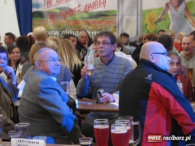 Zdjęcie w galerii na portalu naszraciborz.pl: Tłumy piwoszy na Oktoberfest w Szymocicach wiadomości z regionu