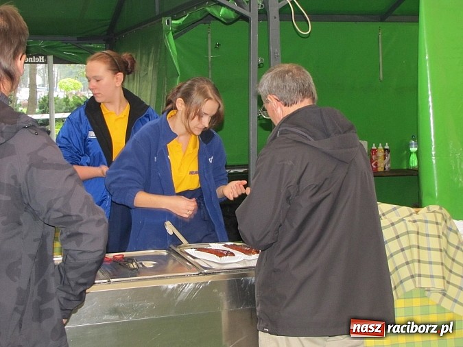 Zdjęcie w galerii na portalu naszraciborz.pl: Tłumy piwoszy na Oktoberfest w Szymocicach wiadomości z regionu
