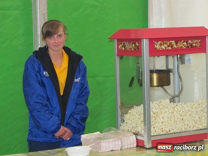 Zdjęcie w galerii na portalu naszraciborz.pl: Tłumy piwoszy na Oktoberfest w Szymocicach wiadomości z regionu