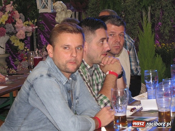 Zdjęcie w galerii na portalu naszraciborz.pl: Tłumy piwoszy na Oktoberfest w Szymocicach wiadomości z regionu