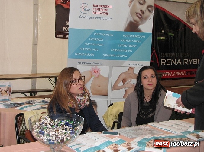 Zdjęcie w galerii na portalu naszraciborz.pl: Tłumy piwoszy na Oktoberfest w Szymocicach wiadomości z regionu