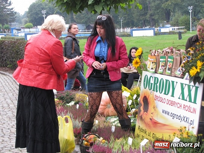Zdjęcie w galerii na portalu naszraciborz.pl: Tłumy piwoszy na Oktoberfest w Szymocicach wiadomości z regionu