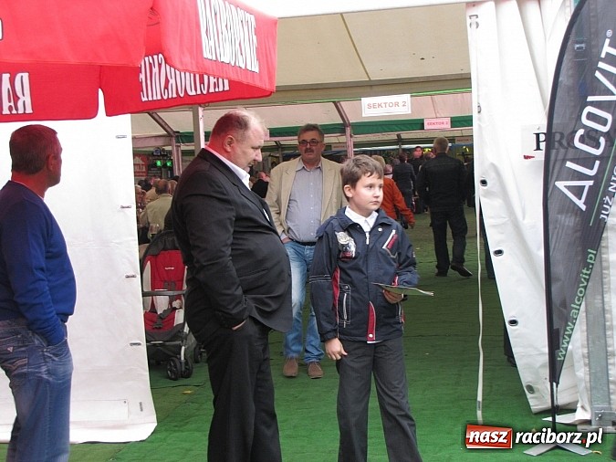 Zdjęcie w galerii na portalu naszraciborz.pl: Tłumy piwoszy na Oktoberfest w Szymocicach wiadomości z regionu