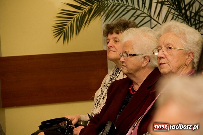 Zdjęcie w galerii na portalu naszraciborz.pl: Animatorzy i twórcy kultury nagrodzeni podczas dorocznej gali w RCK-u wiadomości z regionu