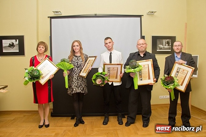 Zdjęcie w galerii na portalu naszraciborz.pl: Animatorzy i twórcy kultury nagrodzeni podczas dorocznej gali w RCK-u wiadomości z regionu