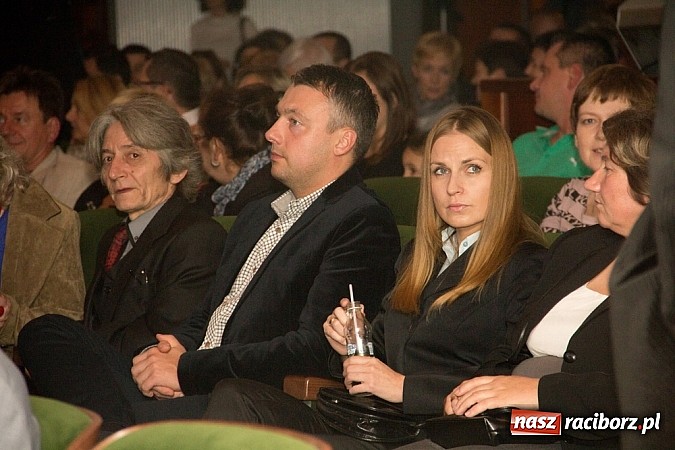 Zdjęcie w galerii na portalu naszraciborz.pl: Zakopower na finał lata przy pełnej sali RCK wiadomości z regionu