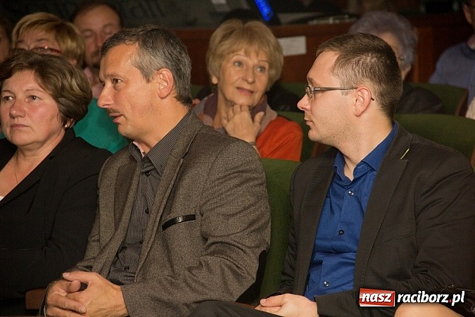 Zdjęcie w galerii na portalu naszraciborz.pl: Zakopower na finał lata przy pełnej sali RCK wiadomości z regionu