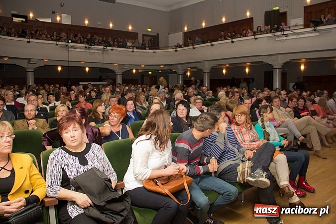 Zdjęcie w galerii na portalu naszraciborz.pl: Zakopower na finał lata przy pełnej sali RCK wiadomości z regionu