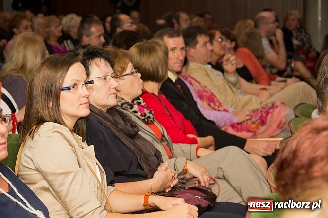Zdjęcie w galerii na portalu naszraciborz.pl: Zakopower na finał lata przy pełnej sali RCK wiadomości z regionu