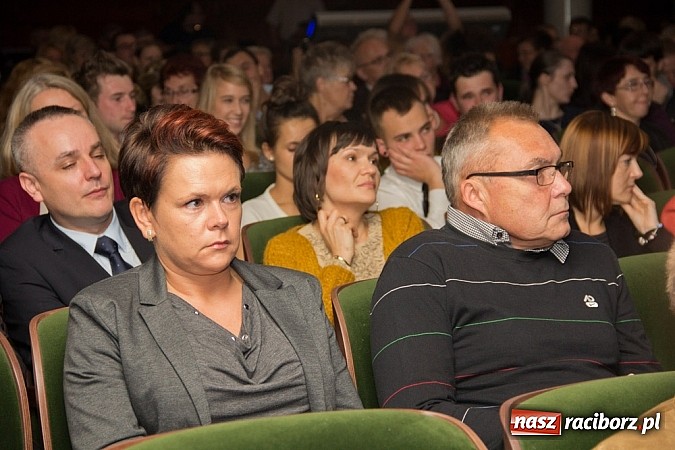 Zdjęcie w galerii na portalu naszraciborz.pl: Zakopower na finał lata przy pełnej sali RCK wiadomości z regionu