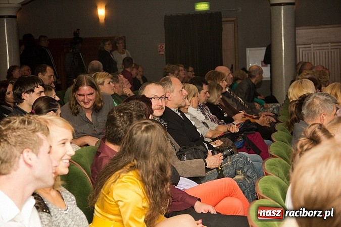 Zdjęcie w galerii na portalu naszraciborz.pl: Zakopower na finał lata przy pełnej sali RCK wiadomości z regionu