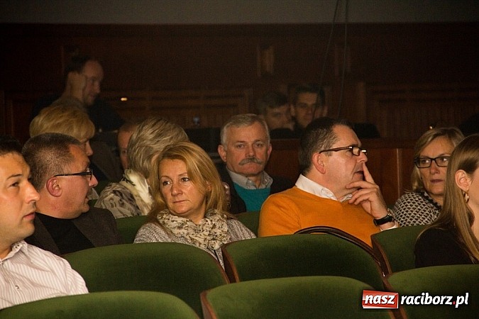 Zdjęcie w galerii na portalu naszraciborz.pl: Zakopower na finał lata przy pełnej sali RCK wiadomości z regionu