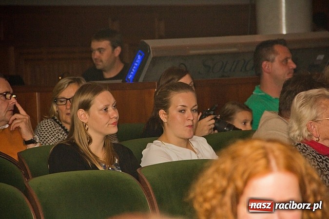 Zdjęcie w galerii na portalu naszraciborz.pl: Zakopower na finał lata przy pełnej sali RCK wiadomości z regionu