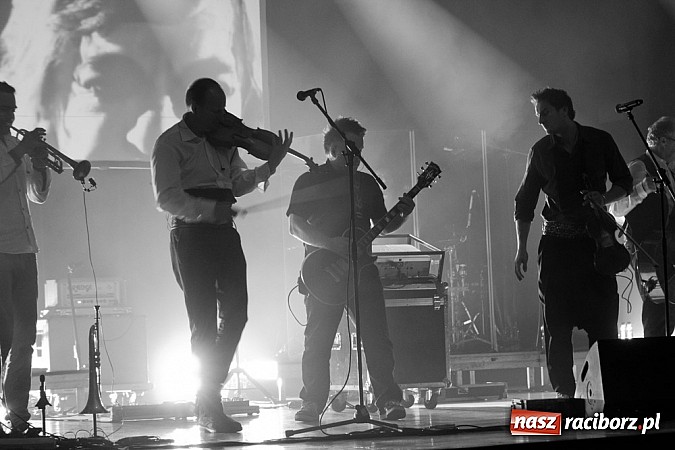 Zdjęcie w galerii na portalu naszraciborz.pl: Zakopower na finał lata przy pełnej sali RCK wiadomości z regionu