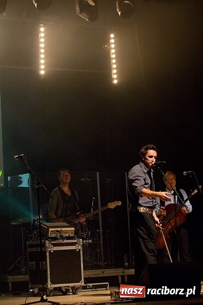 Zdjęcie w galerii na portalu naszraciborz.pl: Zakopower na finał lata przy pełnej sali RCK wiadomości z regionu