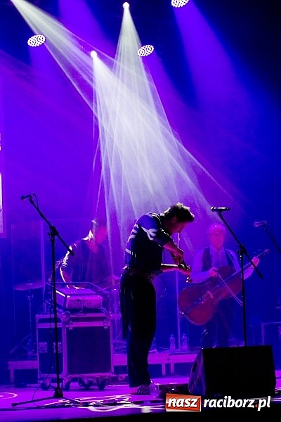 Zdjęcie w galerii na portalu naszraciborz.pl: Zakopower na finał lata przy pełnej sali RCK wiadomości z regionu