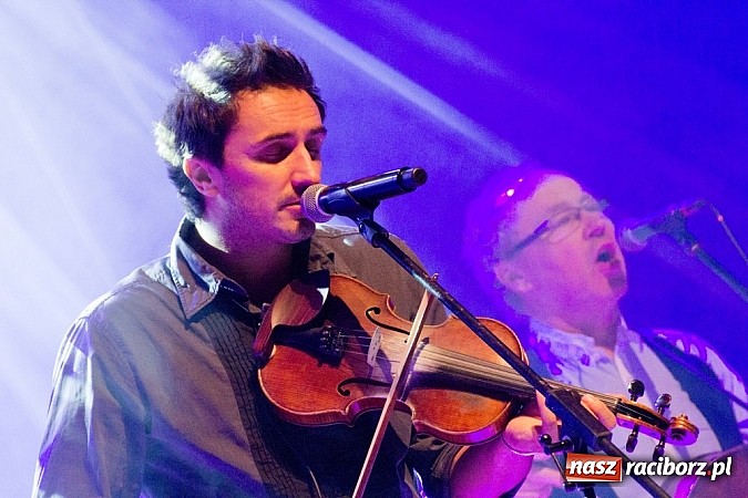 Zdjęcie w galerii na portalu naszraciborz.pl: Zakopower na finał lata przy pełnej sali RCK wiadomości z regionu