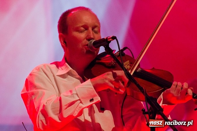 Zdjęcie w galerii na portalu naszraciborz.pl: Zakopower na finał lata przy pełnej sali RCK wiadomości z regionu