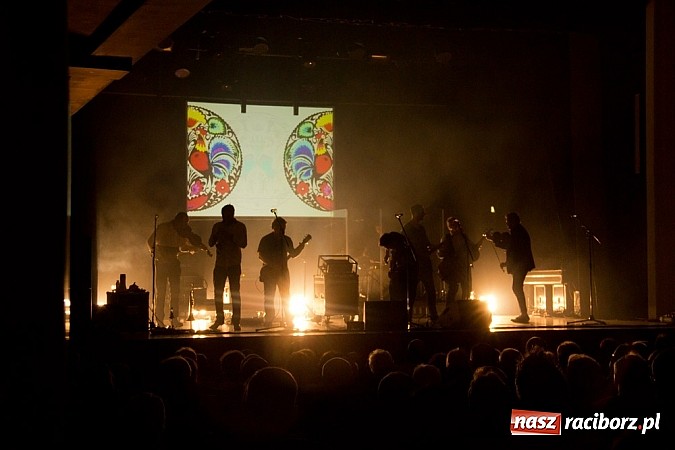 Zdjęcie w galerii na portalu naszraciborz.pl: Zakopower na finał lata przy pełnej sali RCK wiadomości z regionu