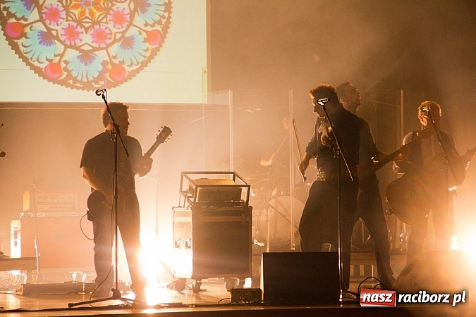 Zdjęcie w galerii na portalu naszraciborz.pl: Zakopower na finał lata przy pełnej sali RCK wiadomości z regionu