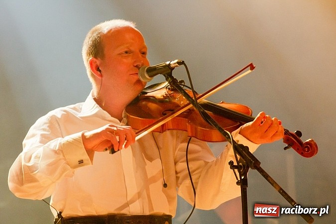 Zdjęcie w galerii na portalu naszraciborz.pl: Zakopower na finał lata przy pełnej sali RCK wiadomości z regionu