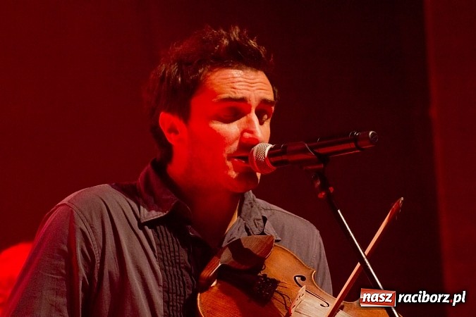 Zdjęcie w galerii na portalu naszraciborz.pl: Zakopower na finał lata przy pełnej sali RCK wiadomości z regionu