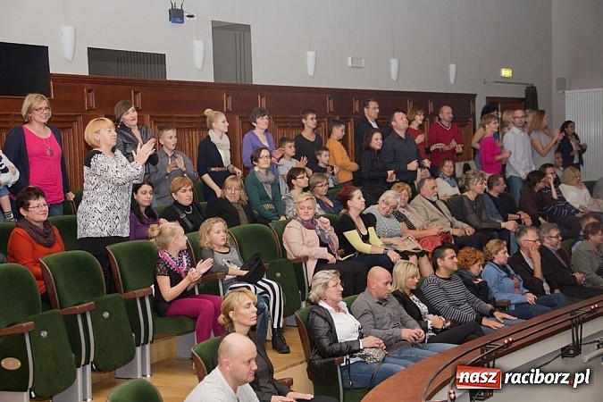 Zdjęcie w galerii na portalu naszraciborz.pl: Zakopower na finał lata przy pełnej sali RCK wiadomości z regionu