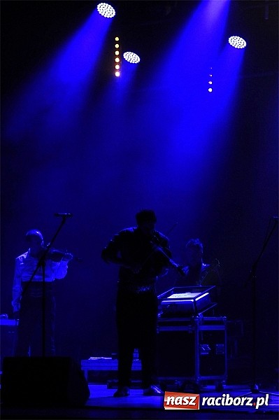 Zdjęcie w galerii na portalu naszraciborz.pl: Zakopower na finał lata przy pełnej sali RCK wiadomości z regionu