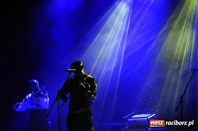 Zdjęcie w galerii na portalu naszraciborz.pl: Zakopower na finał lata przy pełnej sali RCK wiadomości z regionu