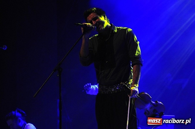 Zdjęcie w galerii na portalu naszraciborz.pl: Zakopower na finał lata przy pełnej sali RCK wiadomości z regionu