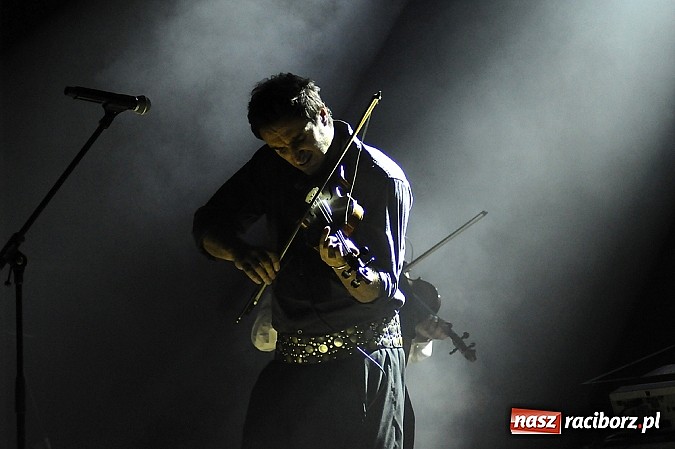 Zdjęcie w galerii na portalu naszraciborz.pl: Zakopower na finał lata przy pełnej sali RCK wiadomości z regionu