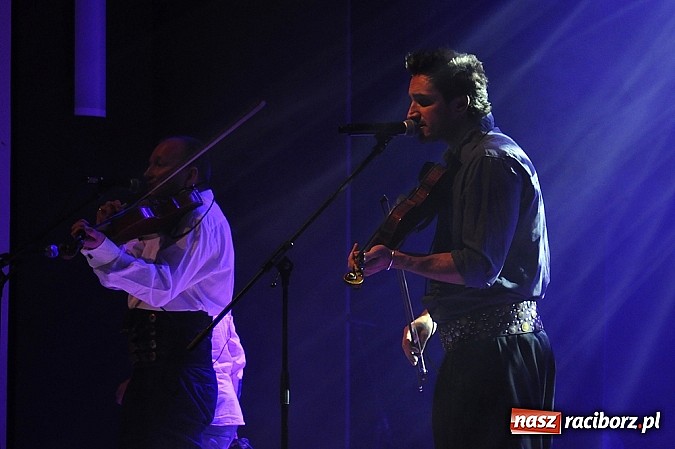 Zdjęcie w galerii na portalu naszraciborz.pl: Zakopower na finał lata przy pełnej sali RCK wiadomości z regionu