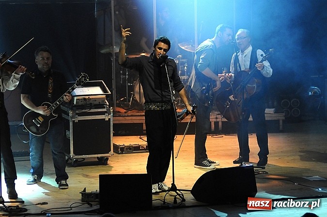 Zdjęcie w galerii na portalu naszraciborz.pl: Zakopower na finał lata przy pełnej sali RCK wiadomości z regionu