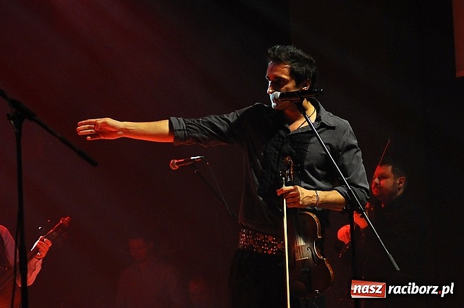 Zdjęcie w galerii na portalu naszraciborz.pl: Zakopower na finał lata przy pełnej sali RCK wiadomości z regionu