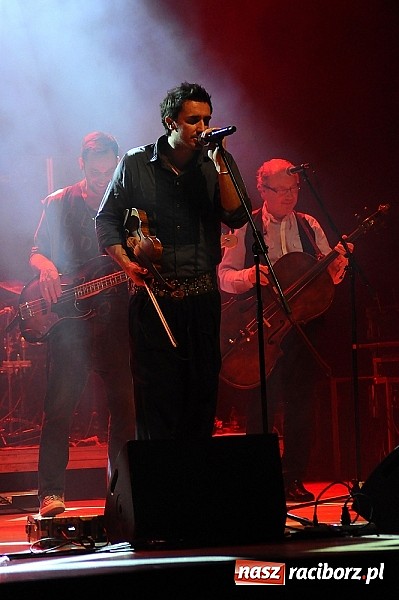 Zdjęcie w galerii na portalu naszraciborz.pl: Zakopower na finał lata przy pełnej sali RCK wiadomości z regionu